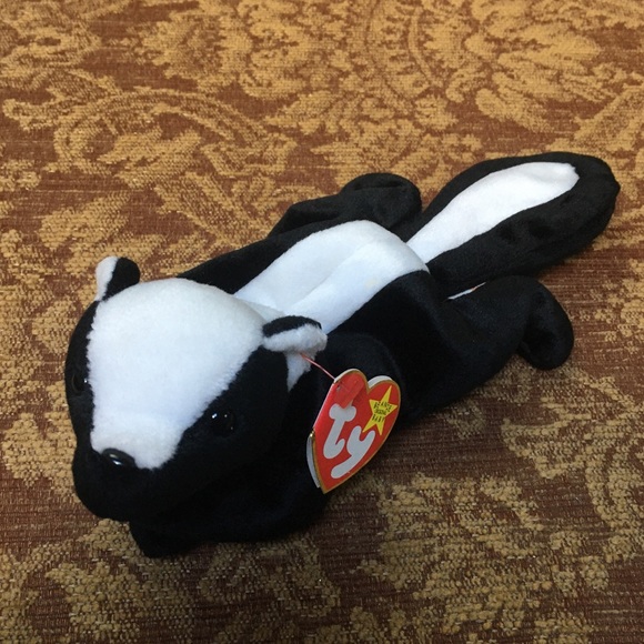 stinky the skunk beanie baby